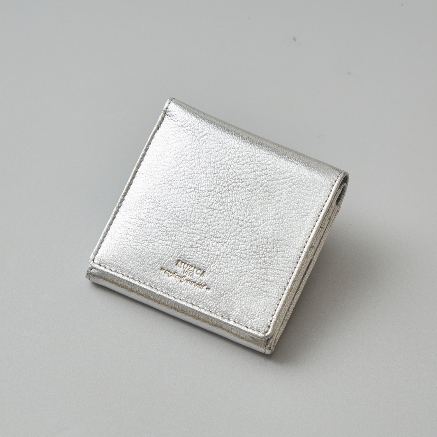 MUZICA VITA/インド山羊革2つ折り　ラメ財布